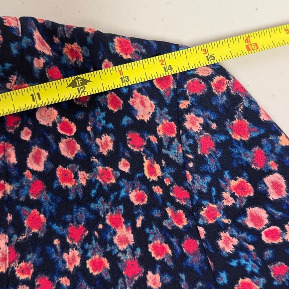 J. Crew Open V-Neck Top in Floral, size XXS - Picture 7 of 10